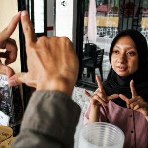 Mengenal tuli konduktif, penyebab suara terdengar teredam