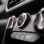Estimasi biaya servis AC mobil dan penyebab AC tidak dingin