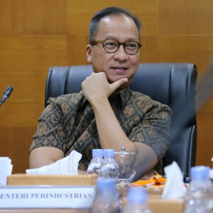 Bangun Industri Sulit, Menghancurkannya Sangat Mudah