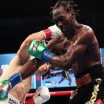 Kekuatan Terence Crawford Terlalu Lemah Kalahkan Canelo di Kelas 76,2 Kg