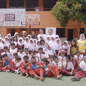 Peduli Kesehatan Anak, Sun Life Indonesia Donasi Peralatan Basket ke 30 Sekolah