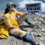 Atiek CB Taklukkan Puncak Gunung Rinjani di Usia 62 Tahun, Bukti Umur Bukan Halangan