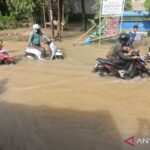 Kiat mengendarai sepeda motor listrik semasa banjir