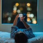 Membaca Berita di Pagi Hari dan sebelum Tidur Sebaiknya Dihindari, Kenapa?
