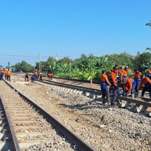 54 Perjalanan Kereta Api Dibatalkan Hari Ini Imbas Kereta Anjlok di Subang